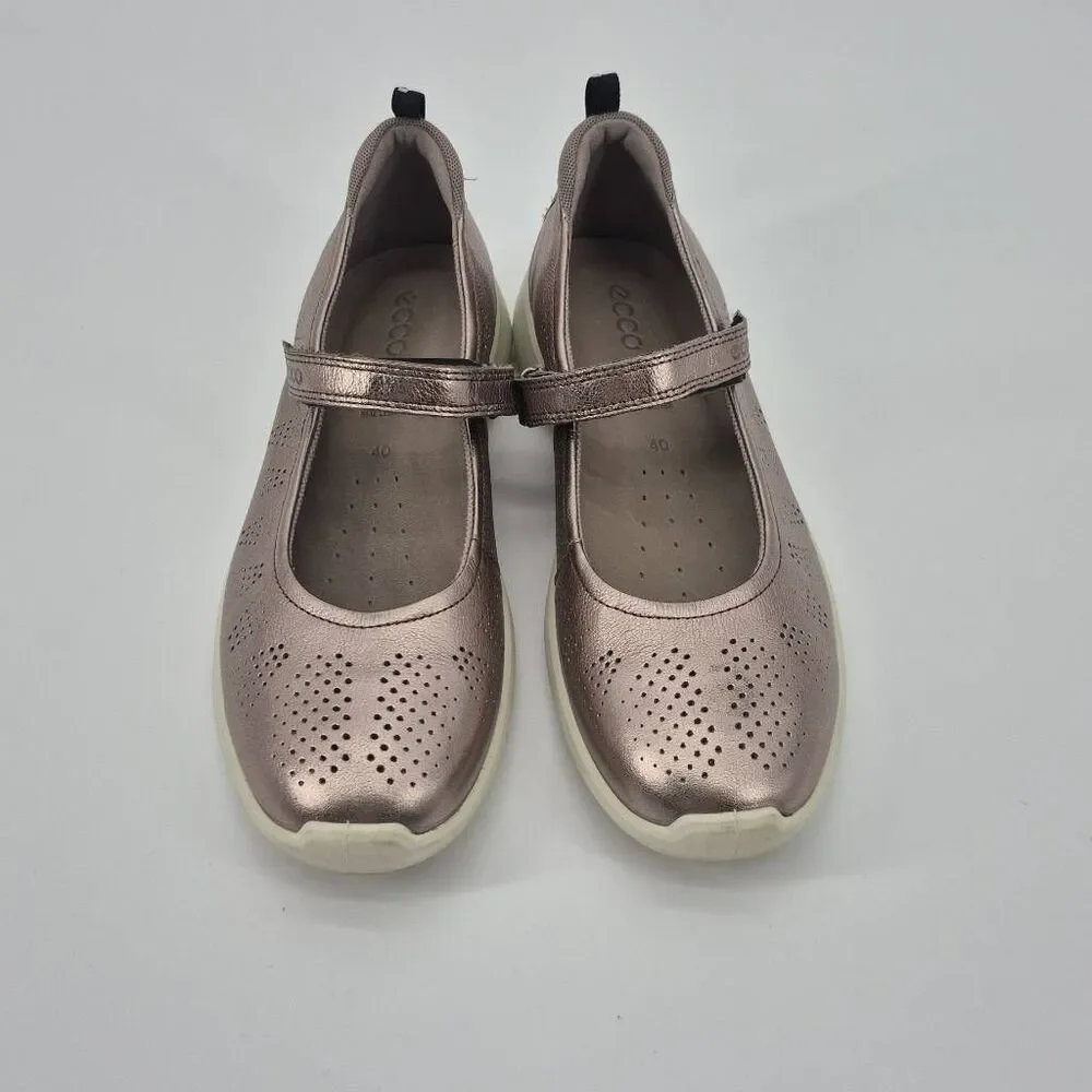 ECCO Women's Mary Jane Flats Size 9-9.5 Metallic Silver